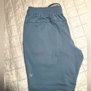 Lululemon shorts  9” inseam w liner Xl